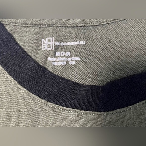 No Boundaries Green Gray Daisy Floral Short Sleeve Top Juniors Size Medium - Picture 5 of 9